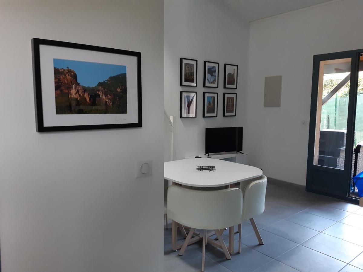 Mazet dans résidence avec piscine Bagnols-en-Forêt Extérieur photo