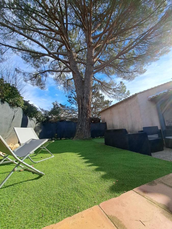 Mazet dans résidence avec piscine Bagnols-en-Forêt Extérieur photo