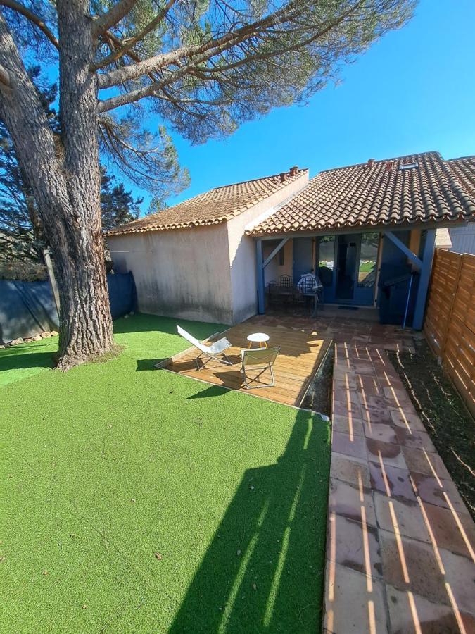 Mazet dans résidence avec piscine Bagnols-en-Forêt Extérieur photo